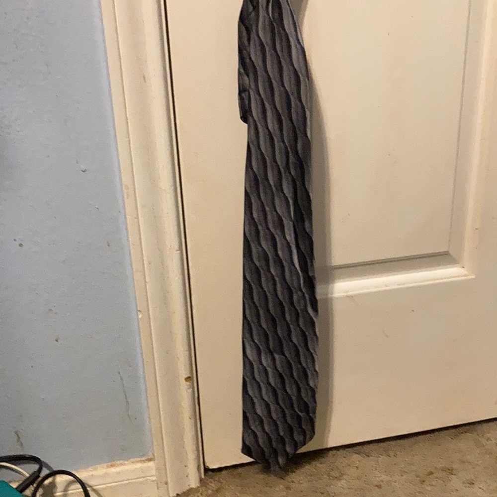 Men's silver patterned tie